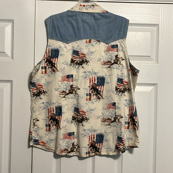 Sleeveless Women’s Western Shirt with American Flag and Horse Patriotic - Picture 3 of 3